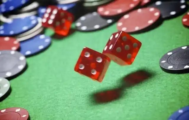Filipino player joining a live baccarat table on luckyplus mobile browser